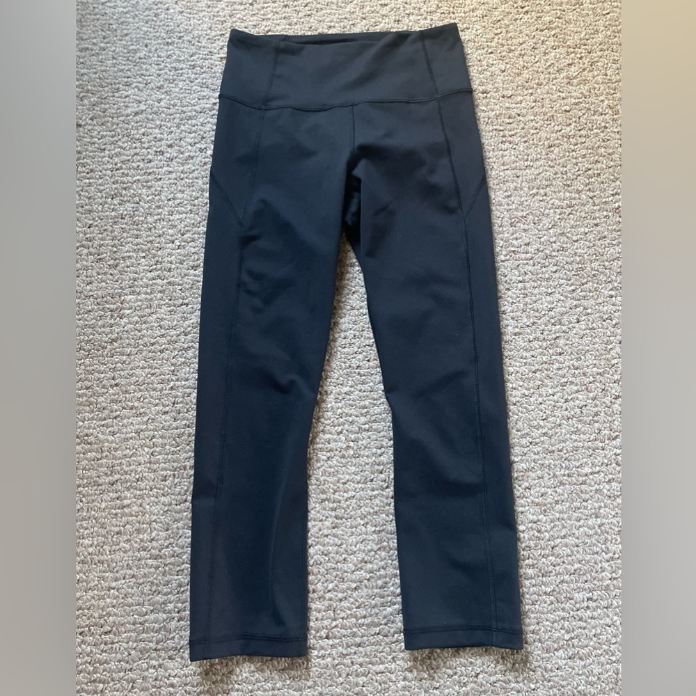 Black Capri Under Armor Women’s Leggings